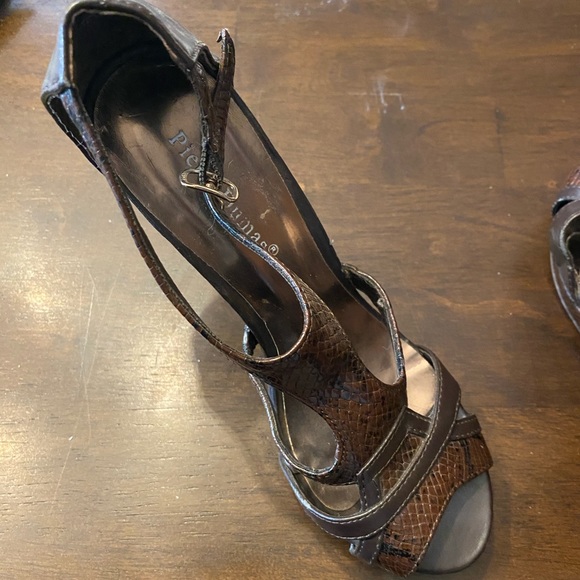 Snake skin stilettos. G2G - Picture 2 of 8